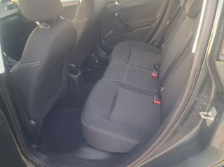 Peugeot 208 2015-thumb-11