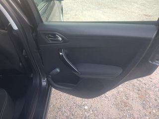 Peugeot 208 2015-thumb-13