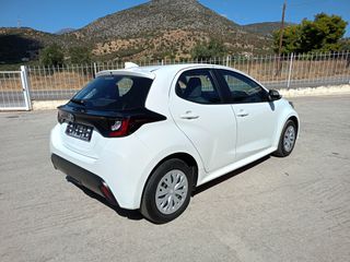 Toyota Yaris 2022-thumb-1