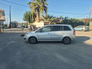 Opel Zafira 2010-thumb-3