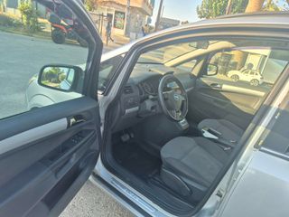 Opel Zafira 2010-thumb-5