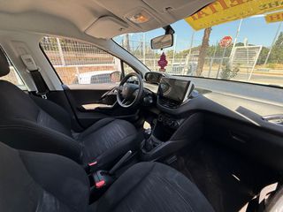 Peugeot 208 2016 PureTech 1.2 Active-thumb-11