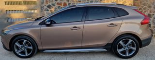 Volvo V40 Cross Country 2015-thumb-1