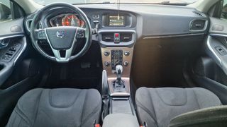 Volvo V40 Cross Country 2015-thumb-11