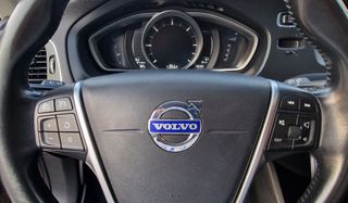Volvo V40 Cross Country 2015-thumb-12