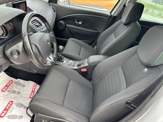 Renault Megane 2015-thumb-28