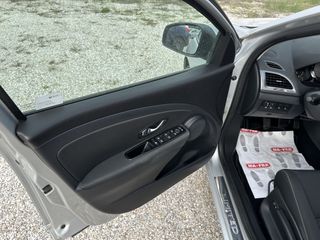 Renault Megane 2015-thumb-30