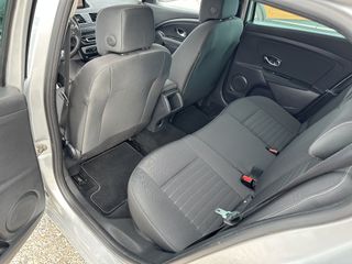 Renault Megane 2015-thumb-32