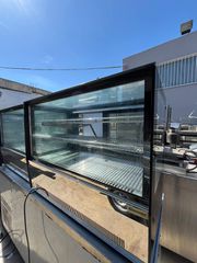 Επιτραπέζια Βιτρίνα Συντήρησης/ψυχομένη , Μαύρη ,με 3 Επίπεδα  (Bonner - GN-900RT) , Χωρητικότητα: 125 L , Ισχύς: 350 W , Ράφια: 2