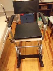 Πωλείται καροτσάκι για άνθρωπο με ανάγκες ανάλογες