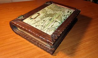 Κουτί Ξύλινο σε σχήμα Βιβλίου 34*27*9cm