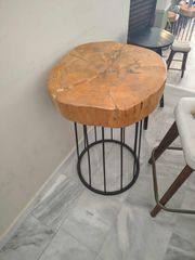 Τραπέζι ξύλινο ψηλά και ημιψηλα