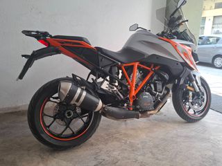 KTM 1290 Super Duke GT 2016-thumb-4