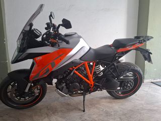 KTM 1290 Super Duke GT 2016-thumb-5
