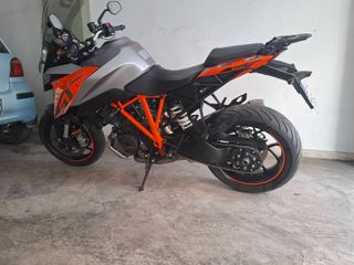 KTM 1290 Super Duke GT 2016-thumb-8
