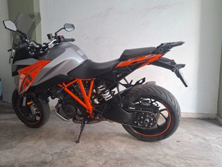 KTM 1290 Super Duke GT 2016-thumb-9
