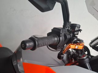 KTM 1290 Super Duke GT 2016-thumb-36