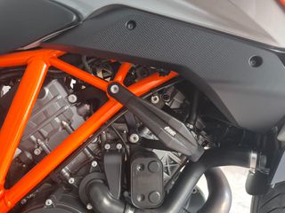 KTM 1290 Super Duke GT 2016-thumb-37