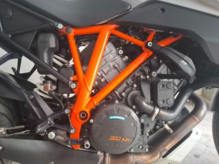 KTM 1290 Super Duke GT 2016-thumb-38
