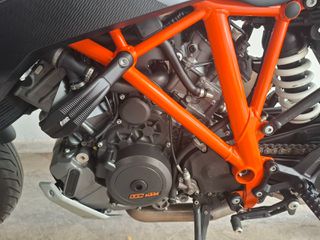 KTM 1290 Super Duke GT 2016-thumb-44