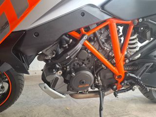 KTM 1290 Super Duke GT 2016-thumb-45