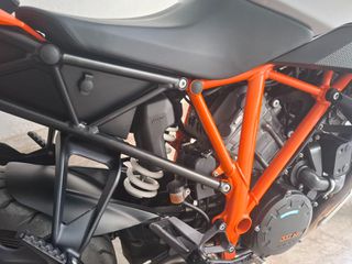 KTM 1290 Super Duke GT 2016-thumb-17
