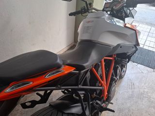 KTM 1290 Super Duke GT 2016-thumb-18