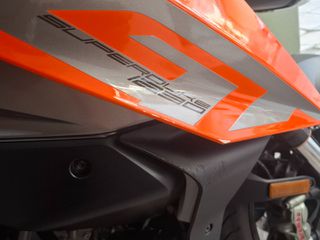 KTM 1290 Super Duke GT 2016-thumb-22