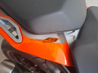 KTM 1290 Super Duke GT 2016-thumb-25