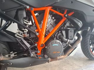 KTM 1290 Super Duke GT 2016-thumb-28