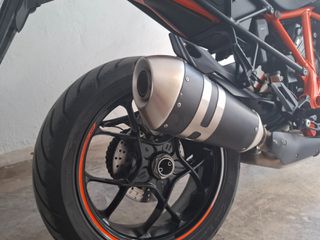 KTM 1290 Super Duke GT 2016-thumb-29