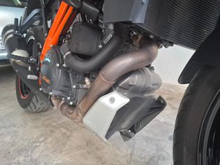 KTM 1290 Super Duke GT 2016-thumb-32