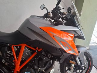 KTM 1290 Super Duke GT 2016-thumb-34