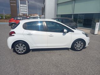 Peugeot 208 2019-thumb-5