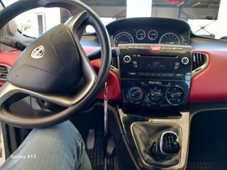 Lancia Ypsilon 2015-thumb-7