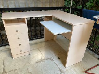 Γωνιακό γραφείο Μπεζ Άριστη Κατάσταση Τιμή συζητήσιμη