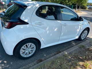 Toyota Yaris 2021 1.5 HYBRID STYLE PLUS CVT-thumb-8