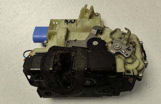 ΚΛΕΙΔΑΡΙΑ ΣΥΝΟΔΗΓΟΥ VOLKSWAGEN POLO 9N (3B1837016CC)-thumb-1