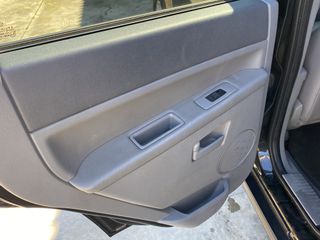 Jeep Grand Cherokee 2005 LAREDO-thumb-19