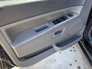 Jeep Grand Cherokee 2005 LAREDO-thumb-21