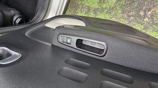 Citroen C3 2017 1.2 PURETECH SHINE-thumb-11