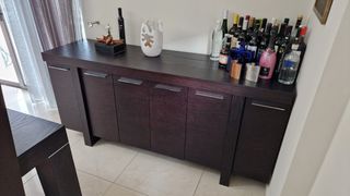Τραπεζαρια με μπουφέ