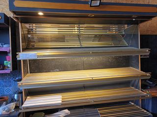 Ψωμιέρα  και  κουλουριερα σε καλή κατάσταση.