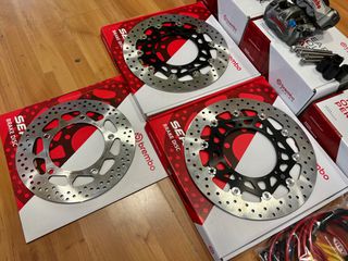 BREMBO δίσκοι εμπρός και πίσω T-MAX 530/560