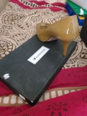 ΓΥΝΑΙΚΕΙΑ ΠΑΠΟΥΤΣΙΑ