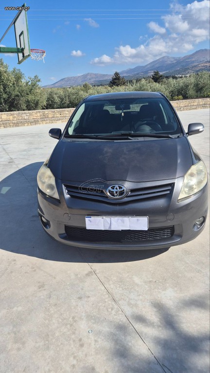 Toyota Auris 2011