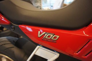 Moto Guzzi V 100 2025 MG V100 MADELLO-thumb-1
