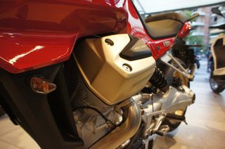 Moto Guzzi V 100 2025 MG V100 MADELLO-thumb-13