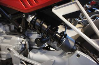 Moto Guzzi V 100 2025 MG V100 MADELLO-thumb-15