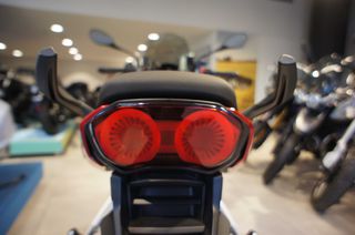 Moto Guzzi V 100 2025 MG V100 MADELLO-thumb-21